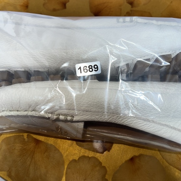 COACH Amber Pebble Grain Leather Chalk White Loafer Size 6B - Picture 13 of 13